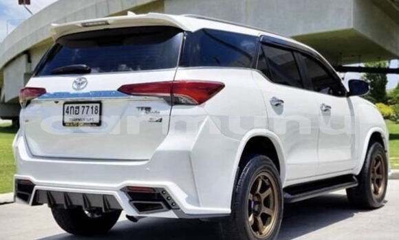 Acheter Occasion Voiture Toyota Fortuner Blanc à Sibiti, Lékoumou Acheter Occasion Voiture Toyota Fortuner Blanc à Sibiti, Lékoumou