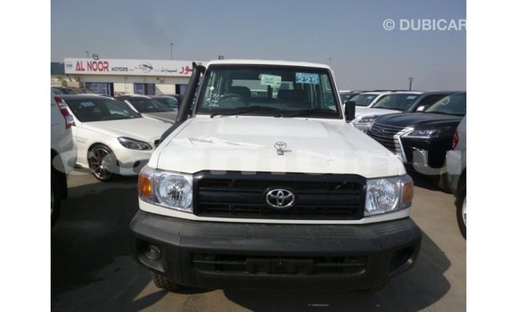 Acheter Import Voiture Toyota Land Cruiser Blanc à Import - Dubai, Région de la Bouenza Acheter Import Voiture Toyota Land Cruiser Blanc à Import - Dubai, Région de la Bouenza