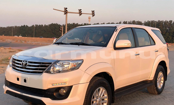 Acheter Occasion Voiture Toyota Fortuner Blanc à Brazzaville, Commune de Brazzaville Acheter Occasion Voiture Toyota Fortuner Blanc à Brazzaville, Commune de Brazzaville