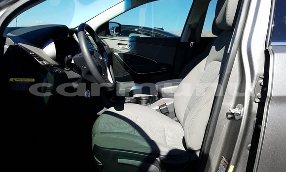 Acheter Occasion Voiture Hyundai Santa Fe Gris à Brazzaville, Commune de Brazzaville Acheter Occasion Voiture Hyundai Santa Fe Gris à Brazzaville, Commune de Brazzaville