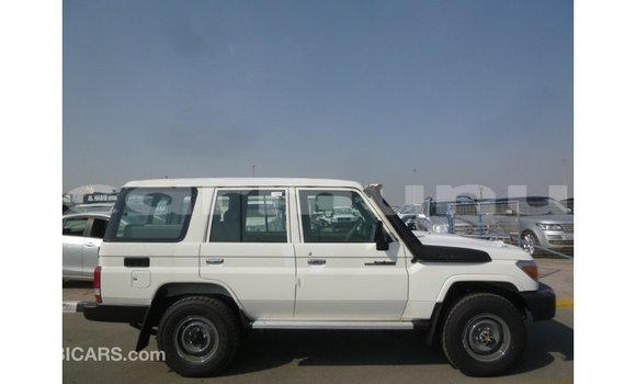 Acheter Import Voiture Toyota Land Cruiser Blanc à Import - Dubai, Région de la Bouenza Acheter Import Voiture Toyota Land Cruiser Blanc à Import - Dubai, Région de la Bouenza