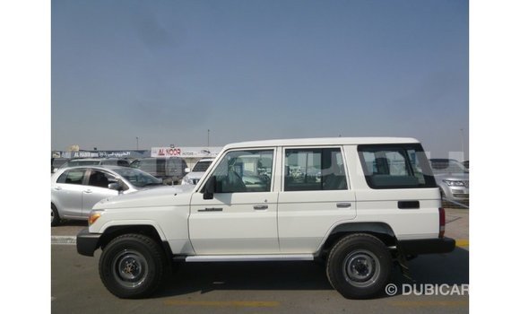 Acheter Import Voiture Toyota Land Cruiser Blanc à Import - Dubai, Région de la Bouenza Acheter Import Voiture Toyota Land Cruiser Blanc à Import - Dubai, Région de la Bouenza