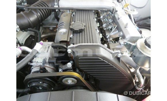 Acheter Import Voiture Toyota Land Cruiser Blanc à Import - Dubai, Région de la Bouenza Acheter Import Voiture Toyota Land Cruiser Blanc à Import - Dubai, Région de la Bouenza