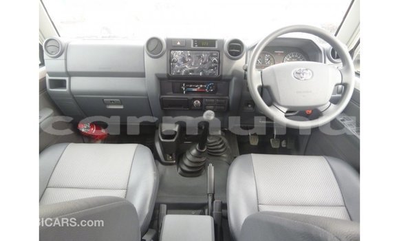 Buy Import Toyota Land Cruiser White Car in Import - Dubai in Region of Bouenza Buy Import Toyota Land Cruiser White Car in Import - Dubai in Region of Bouenza