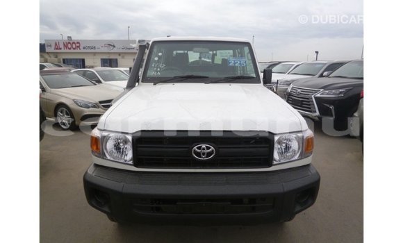 Buy Import Toyota Land Cruiser White Car in Import - Dubai in Region of Bouenza Buy Import Toyota Land Cruiser White Car in Import - Dubai in Region of Bouenza