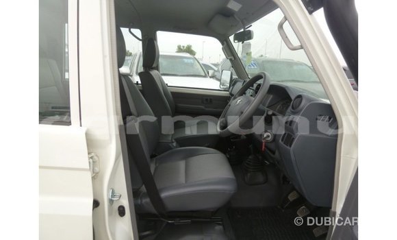 Buy Import Toyota Land Cruiser White Car in Import - Dubai in Region of Bouenza Buy Import Toyota Land Cruiser White Car in Import - Dubai in Region of Bouenza