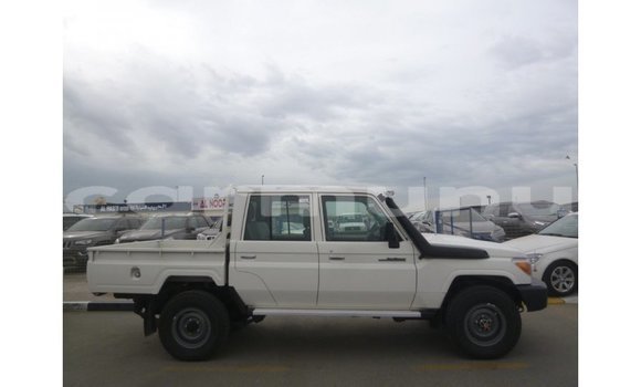 Buy Import Toyota Land Cruiser White Car in Import - Dubai in Region of Bouenza Buy Import Toyota Land Cruiser White Car in Import - Dubai in Region of Bouenza