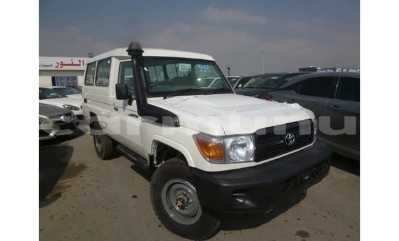 Buy Import Toyota Land Cruiser White Car in Import - Dubai in Region of Bouenza Buy Import Toyota Land Cruiser White Car in Import - Dubai in Region of Bouenza