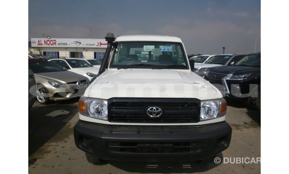 Buy Import Toyota Land Cruiser White Car in Import - Dubai in Region of Bouenza Buy Import Toyota Land Cruiser White Car in Import - Dubai in Region of Bouenza