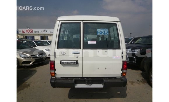 Buy Import Toyota Land Cruiser White Car in Import - Dubai in Region of Bouenza Buy Import Toyota Land Cruiser White Car in Import - Dubai in Region of Bouenza