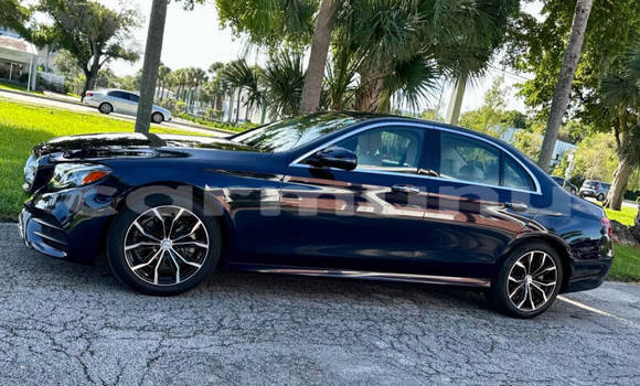 Acheter Occasion Voiture Mercedes-Benz E–Class Bleu à Brazzaville, Commune de Brazzaville Acheter Occasion Voiture Mercedes-Benz E–Class Bleu à Brazzaville, Commune de Brazzaville