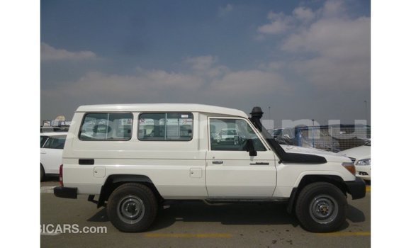 Buy Import Toyota Land Cruiser White Car in Import - Dubai in Region of Bouenza Buy Import Toyota Land Cruiser White Car in Import - Dubai in Region of Bouenza