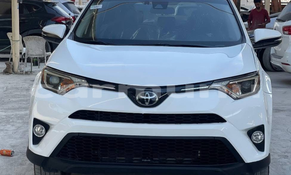 Acheter Occasion Voiture Toyota RAV4 Blanc à Brazzaville, Commune de Brazzaville Acheter Occasion Voiture Toyota RAV4 Blanc à Brazzaville, Commune de Brazzaville