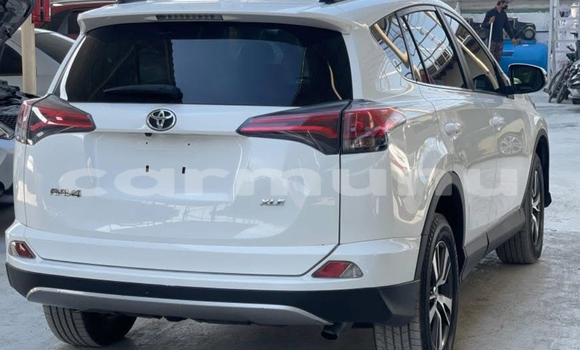 Acheter Occasion Voiture Toyota RAV4 Blanc à Brazzaville, Commune de Brazzaville Acheter Occasion Voiture Toyota RAV4 Blanc à Brazzaville, Commune de Brazzaville