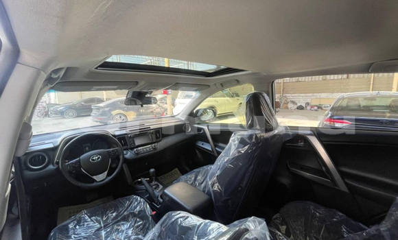 Acheter Occasion Voiture Toyota RAV4 Blanc à Brazzaville, Commune de Brazzaville Acheter Occasion Voiture Toyota RAV4 Blanc à Brazzaville, Commune de Brazzaville