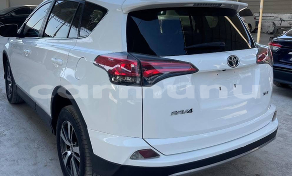 Acheter Occasion Voiture Toyota RAV4 Blanc à Brazzaville, Commune de Brazzaville Acheter Occasion Voiture Toyota RAV4 Blanc à Brazzaville, Commune de Brazzaville