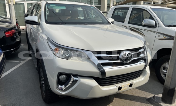 Acheter Occasion Voiture Toyota Fortuner Blanc à Brazzaville, Commune de Brazzaville Acheter Occasion Voiture Toyota Fortuner Blanc à Brazzaville, Commune de Brazzaville