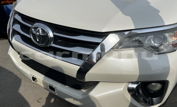 Acheter Occasion Voiture Toyota Fortuner Blanc à Brazzaville, Commune de Brazzaville Acheter Occasion Voiture Toyota Fortuner Blanc à Brazzaville, Commune de Brazzaville