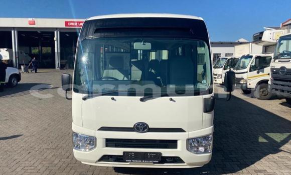 Acheter Occasion Voiture Toyota Coaster Blanc à Brazzaville, Commune de Brazzaville Acheter Occasion Voiture Toyota Coaster Blanc à Brazzaville, Commune de Brazzaville