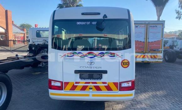 Acheter Occasion Voiture Toyota Coaster Blanc à Brazzaville, Commune de Brazzaville Acheter Occasion Voiture Toyota Coaster Blanc à Brazzaville, Commune de Brazzaville