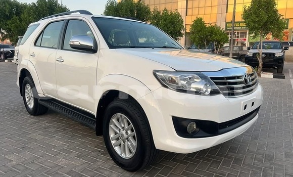 Acheter Occasion Voiture Toyota Fortuner Blanc à Brazzaville, Commune de Brazzaville Acheter Occasion Voiture Toyota Fortuner Blanc à Brazzaville, Commune de Brazzaville