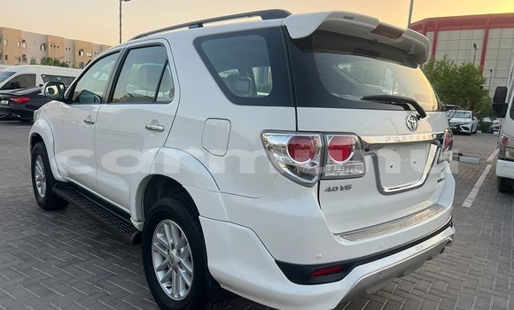 Acheter Occasion Voiture Toyota Fortuner Blanc à Brazzaville, Commune de Brazzaville Acheter Occasion Voiture Toyota Fortuner Blanc à Brazzaville, Commune de Brazzaville