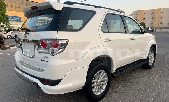 Acheter Occasion Voiture Toyota Fortuner Blanc à Brazzaville, Commune de Brazzaville Acheter Occasion Voiture Toyota Fortuner Blanc à Brazzaville, Commune de Brazzaville