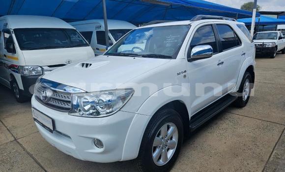 Acheter Occasion Voiture Toyota Fortuner Blanc à Brazzaville, Commune de Brazzaville Acheter Occasion Voiture Toyota Fortuner Blanc à Brazzaville, Commune de Brazzaville