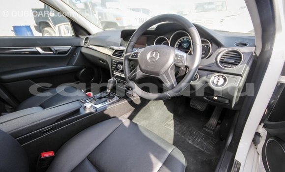 Acheter Import Voiture Mercedes-Benz 200 Blanc à Import - Dubai, Région de la Bouenza Acheter Import Voiture Mercedes-Benz 200 Blanc à Import - Dubai, Région de la Bouenza