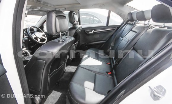 Acheter Import Voiture Mercedes-Benz 200 Blanc à Import - Dubai, Région de la Bouenza Acheter Import Voiture Mercedes-Benz 200 Blanc à Import - Dubai, Région de la Bouenza