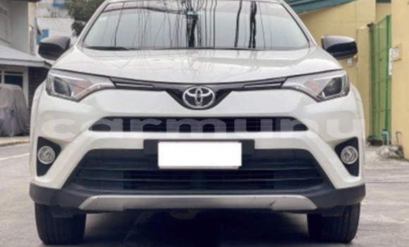 Acheter Occasion Voiture Toyota RAV4 Blanc à Brazzaville, Commune de Brazzaville Acheter Occasion Voiture Toyota RAV4 Blanc à Brazzaville, Commune de Brazzaville