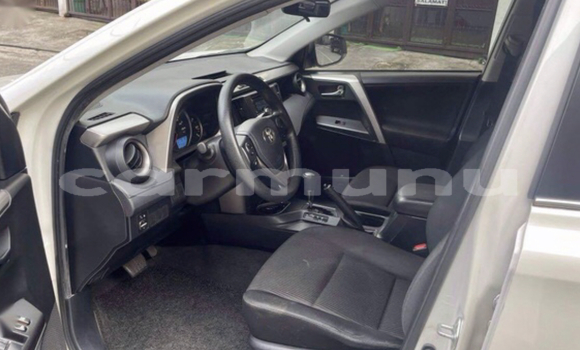 Acheter Occasion Voiture Toyota RAV4 Blanc à Brazzaville, Commune de Brazzaville Acheter Occasion Voiture Toyota RAV4 Blanc à Brazzaville, Commune de Brazzaville