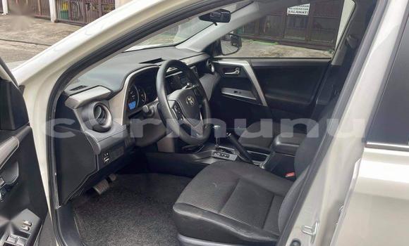 Acheter Occasion Voiture Toyota RAV4 Blanc à Djambala, Plateaux Acheter Occasion Voiture Toyota RAV4 Blanc à Djambala, Plateaux