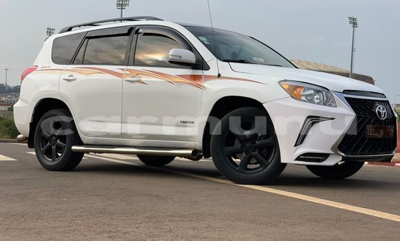 Acheter Occasion Voiture Toyota RAV4 Blanc à Brazzaville, Commune de Brazzaville Acheter Occasion Voiture Toyota RAV4 Blanc à Brazzaville, Commune de Brazzaville