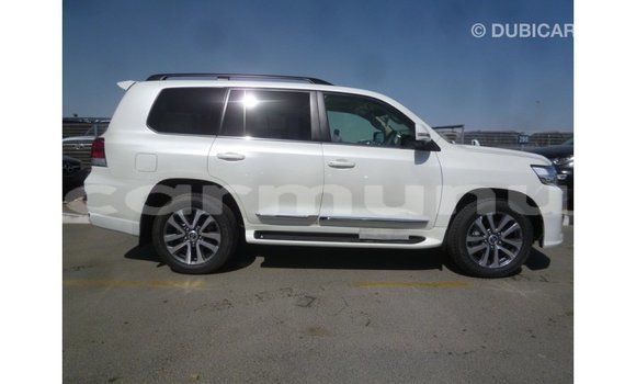 Buy Import Toyota Land Cruiser White Car in Import - Dubai in Region of Bouenza Buy Import Toyota Land Cruiser White Car in Import - Dubai in Region of Bouenza