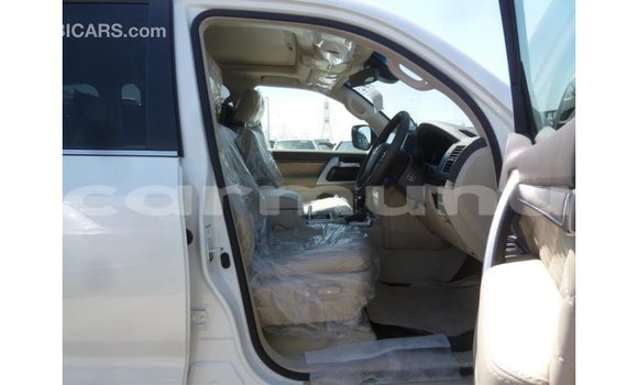Buy Import Toyota Land Cruiser White Car in Import - Dubai in Region of Bouenza Buy Import Toyota Land Cruiser White Car in Import - Dubai in Region of Bouenza