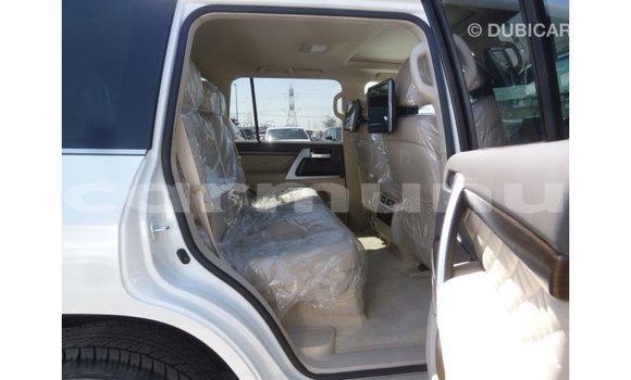 Buy Import Toyota Land Cruiser White Car in Import - Dubai in Region of Bouenza Buy Import Toyota Land Cruiser White Car in Import - Dubai in Region of Bouenza