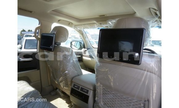Buy Import Toyota Land Cruiser White Car in Import - Dubai in Region of Bouenza Buy Import Toyota Land Cruiser White Car in Import - Dubai in Region of Bouenza