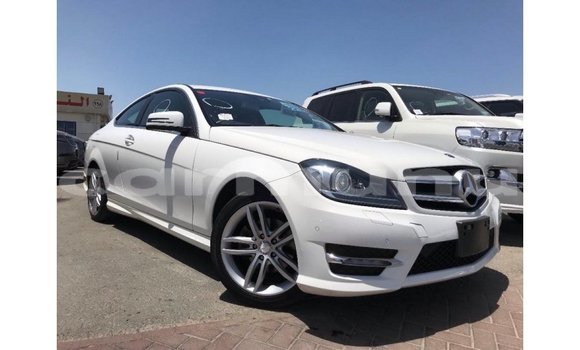 Buy Import Mercedes-Benz 190 White Car in Import - Dubai in Region of Bouenza Buy Import Mercedes-Benz 190 White Car in Import - Dubai in Region of Bouenza