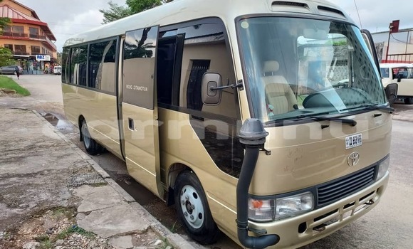 Acheter Occasion Voiture Toyota Coaster Beige à Brazzaville, Commune de Brazzaville Acheter Occasion Voiture Toyota Coaster Beige à Brazzaville, Commune de Brazzaville