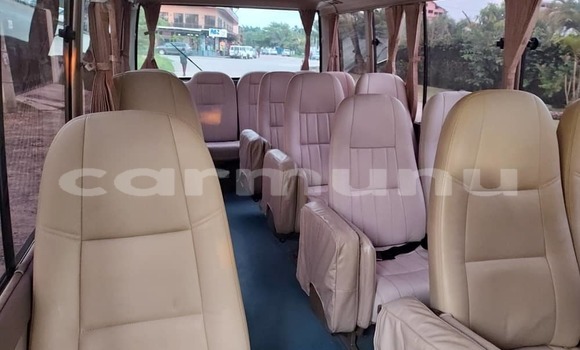 Acheter Occasion Voiture Toyota Coaster Beige à Brazzaville, Commune de Brazzaville Acheter Occasion Voiture Toyota Coaster Beige à Brazzaville, Commune de Brazzaville