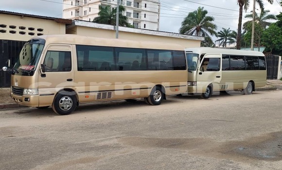 Acheter Occasion Voiture Toyota Coaster Beige à Brazzaville, Commune de Brazzaville Acheter Occasion Voiture Toyota Coaster Beige à Brazzaville, Commune de Brazzaville