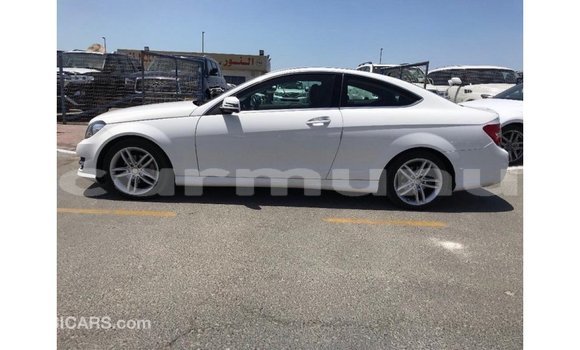 Buy Import Mercedes-Benz 190 White Car in Import - Dubai in Region of Bouenza Buy Import Mercedes-Benz 190 White Car in Import - Dubai in Region of Bouenza
