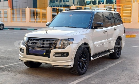 Acheter Occasion Voiture Mitsubishi Pajero Blanc à Brazzaville, Commune de Brazzaville Acheter Occasion Voiture Mitsubishi Pajero Blanc à Brazzaville, Commune de Brazzaville