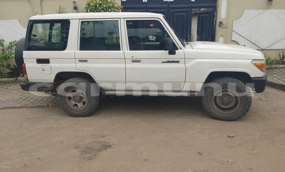 Acheter Occasion Voiture Toyota Land Cruiser Blanc à Brazzaville, Commune de Brazzaville Acheter Occasion Voiture Toyota Land Cruiser Blanc à Brazzaville, Commune de Brazzaville