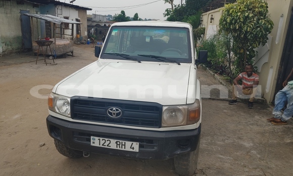 Acheter Occasion Voiture Toyota Land Cruiser Blanc à Brazzaville, Commune de Brazzaville Acheter Occasion Voiture Toyota Land Cruiser Blanc à Brazzaville, Commune de Brazzaville