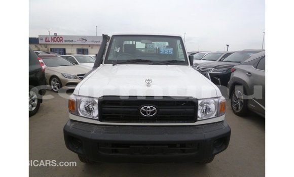 Acheter Import Voiture Toyota Land Cruiser Blanc à Import - Dubai, Région de la Bouenza Acheter Import Voiture Toyota Land Cruiser Blanc à Import - Dubai, Région de la Bouenza