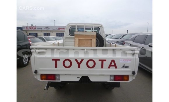 Acheter Import Voiture Toyota Land Cruiser Blanc à Import - Dubai, Région de la Bouenza Acheter Import Voiture Toyota Land Cruiser Blanc à Import - Dubai, Région de la Bouenza