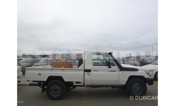 Acheter Import Voiture Toyota Land Cruiser Blanc à Import - Dubai, Région de la Bouenza Acheter Import Voiture Toyota Land Cruiser Blanc à Import - Dubai, Région de la Bouenza