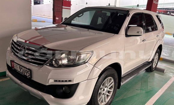 Acheter Occasion Voiture Toyota Fortuner Blanc à Brazzaville, Commune de Brazzaville Acheter Occasion Voiture Toyota Fortuner Blanc à Brazzaville, Commune de Brazzaville